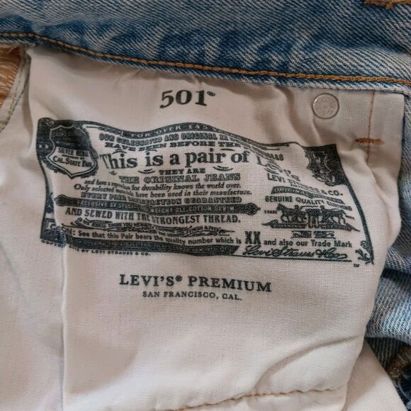 Levi's Original Fit 501 Men's Jeans Sz 31x32 Light Wash Straight Leg Button Fly - Picture 13 of 13